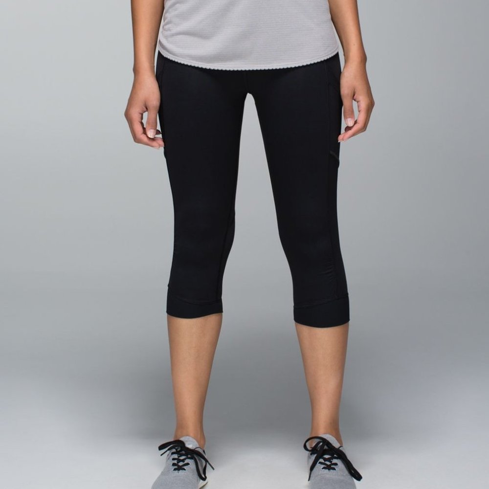 Lululemon Speed Up Cropped Leggings  Pants Size 8 Ruffle Down Sides